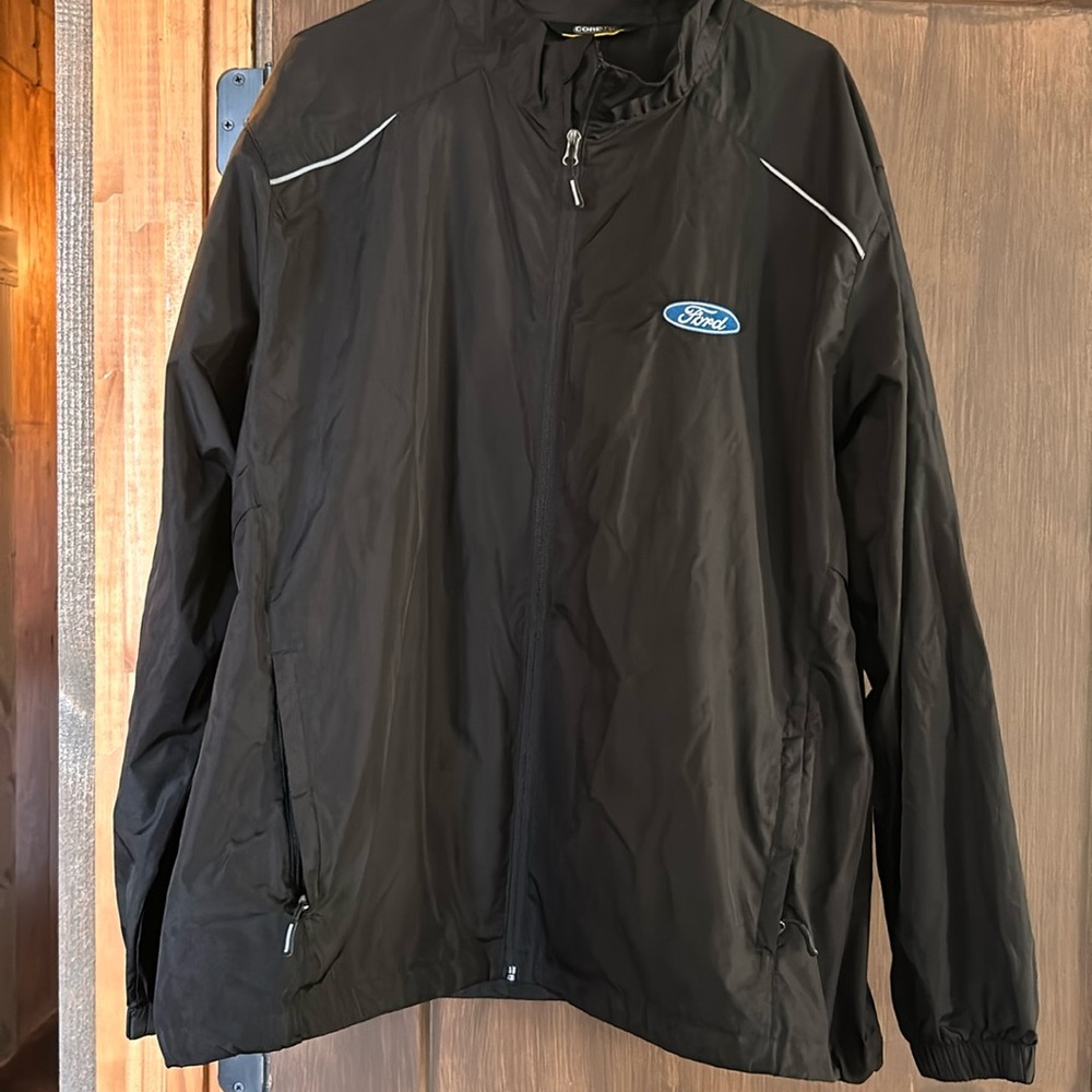 Mens windbreaker with FORD logo.Core 365. Black. Size 2XL.